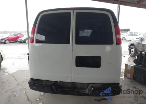 2016 Chevrolet Express 2500 Work Van z USA, uszkodzony, nr VIN 1GCWGAFFXG1165193